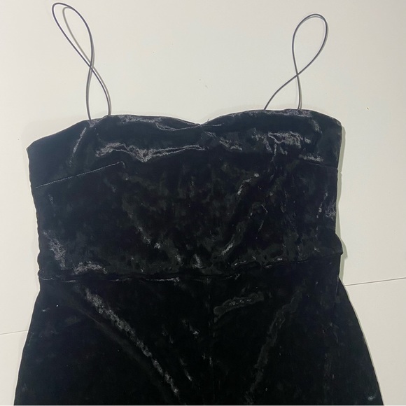 Black crushed velvet romper size LG - Picture 3 of 6